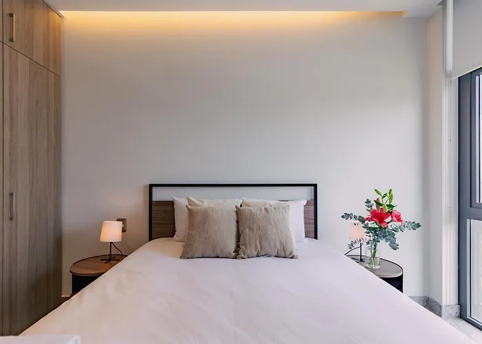 Bright & Modern W/ Gym & Pool | Viato Homes Apartment