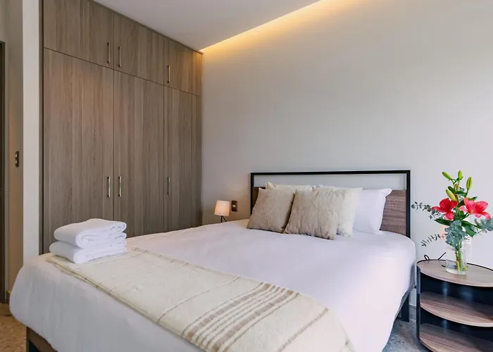 Apartment Bright & Modern W/ Gym & Pool | Viato Homes *