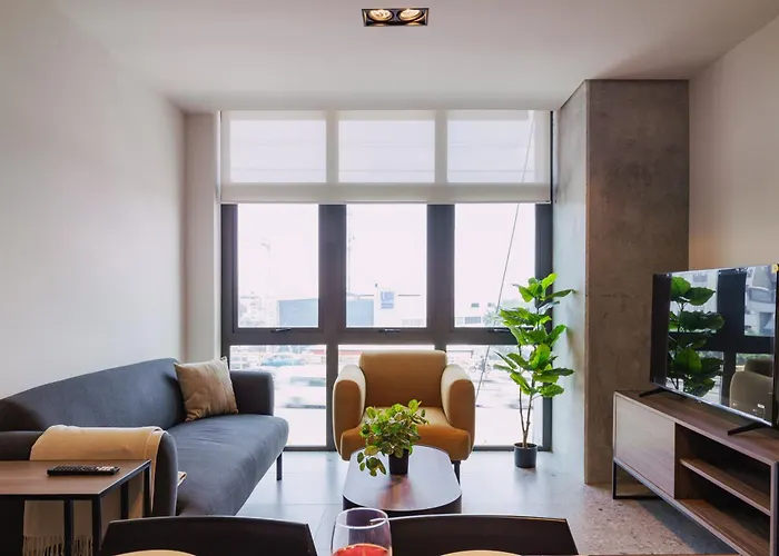 Apartment Bright & Modern W/ Gym & Pool | Viato Homes