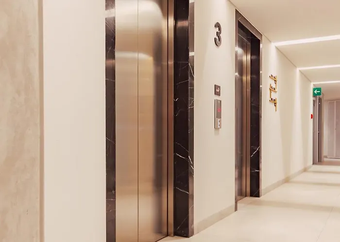 Apartment Bright & Modern W/ Gym & Pool | Viato Homes