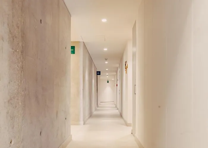 Bright & Modern W/ Gym & Pool | Viato Homes Apartment