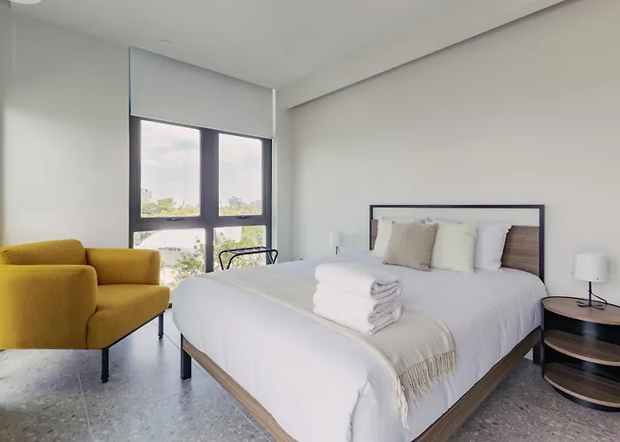 Apartment Bright & Modern W/ Gym & Pool | Viato Homes *