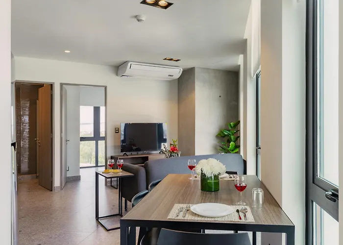 Bright & Modern W/ Gym & Pool | Viato Homes Apartment