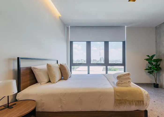 Apartment Bright & Modern W/ Gym & Pool | Viato Homes