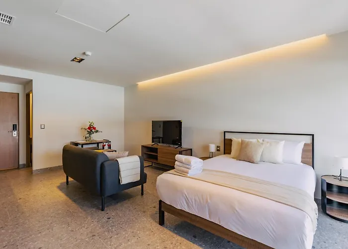 Apartment Bright & Modern W/ Gym & Pool | Viato Homes