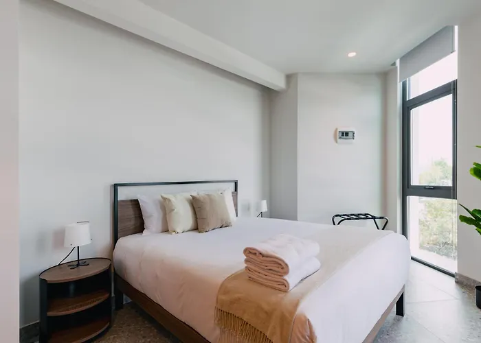 Apartment Bright & Modern W/ Gym & Pool | Viato Homes *